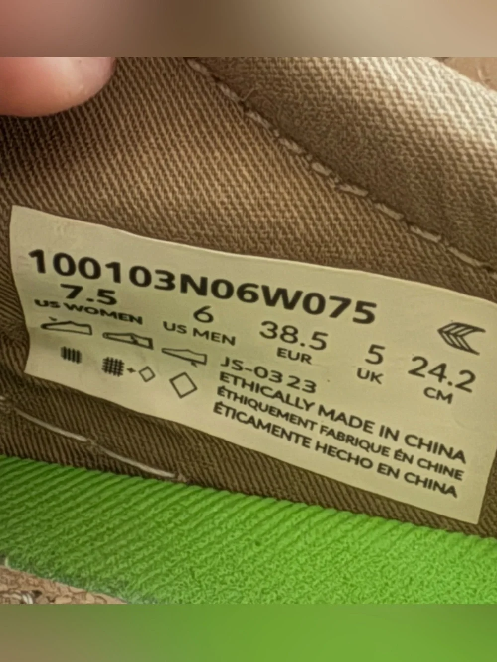 Cariuma OCA Low Womens Shoes Sz 7.5 Burnt Sand Canvas Contrast Thread Sneakers